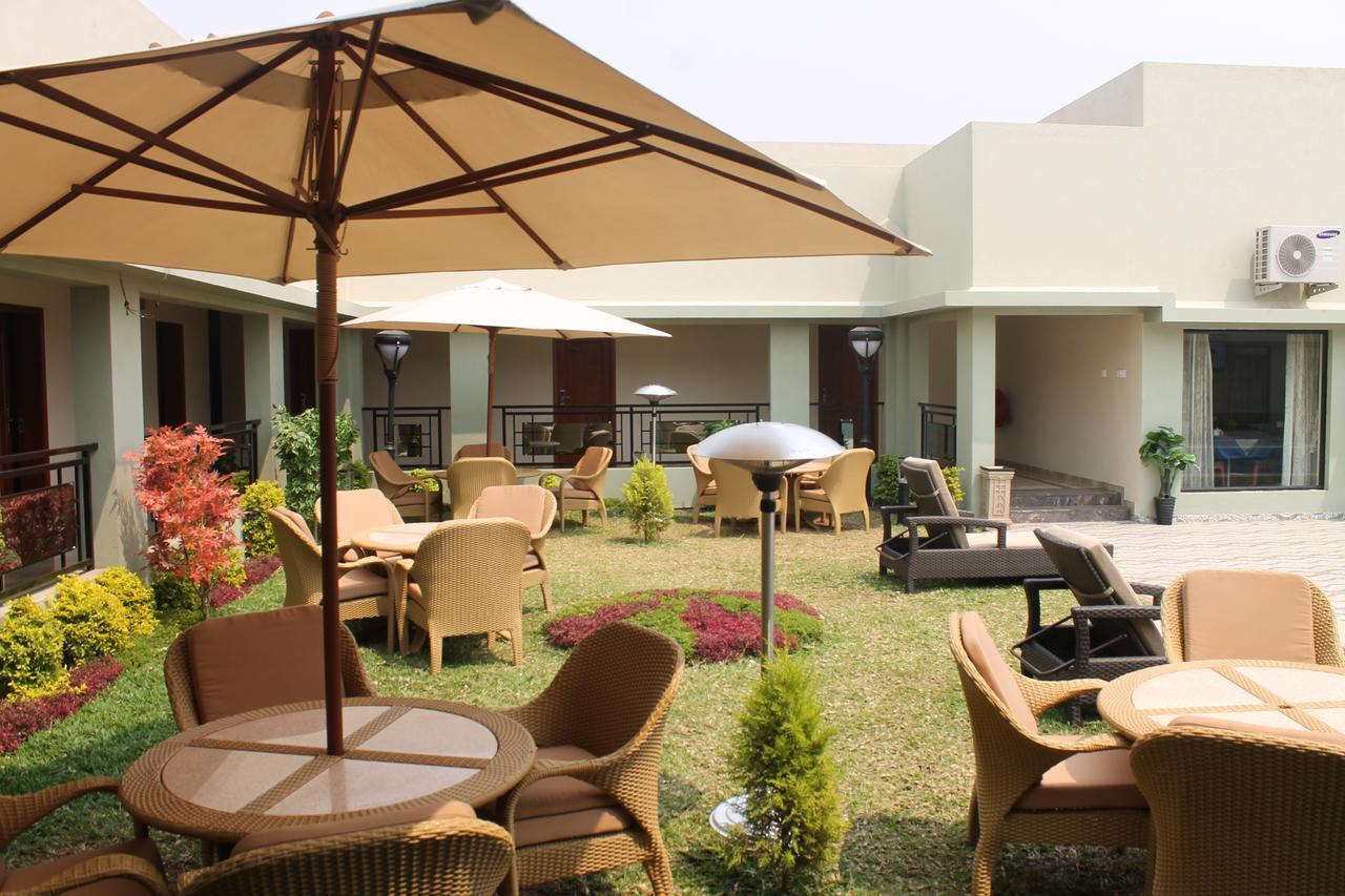 Hotel Moon Palace Kolwezi Exterior foto